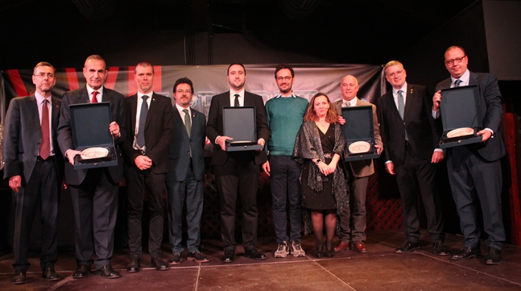 Carlos Arola, presidente de APPORTT; Francisco Naval, de Ars Alendi; Josep Maria Cruset, presidente del Port de Tarragona; Isidre Gav&iacute;n, secretario de Infraestructura y Movilidad; Ignacio Gerona, de Euroports; Pere Segura, alcalde de Vila-seca; N&uacute;ria Obiols, capitana mar&iacute;tima de Tarragona y vicepresidenta del Port de Tarragona; Juan Antonio Ram&iacute;rez; Pau Ricom&agrave;, alcalde de Tarragona, y Marcos Basante, de Global-talke. Foto J.C.S.