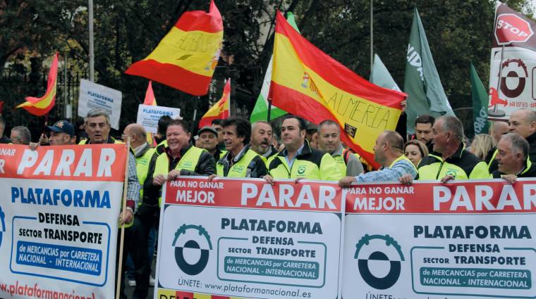 La manifestación estuvo liderada por el presidente de Plataforma, Manuel Hernández, arropado y loado por todos los asistentes. Foto B.C.