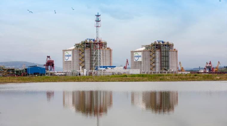 La planta de recepción, almacenamiento y regasificación de gas natural licuado en El Musel se construyó entre 2010 y 2013.