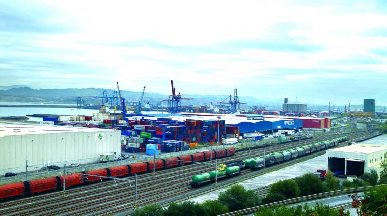 Una de las prioridades de la Autoridad Portuaria de Bilbao es el desarrollo de rutas de transporte marítimo verdes.