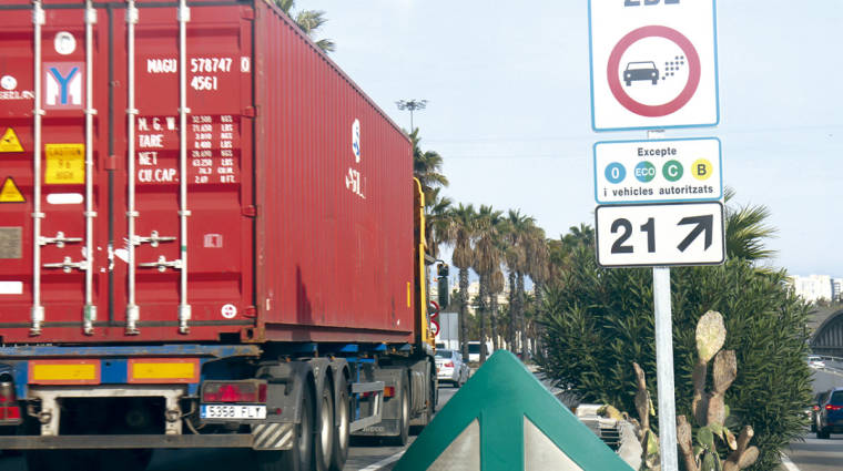 Los transportistas de Barcelona amenazan con movilizarse ante la imposibilidad de cumplir con la ZBE. Foto M. Guirao.