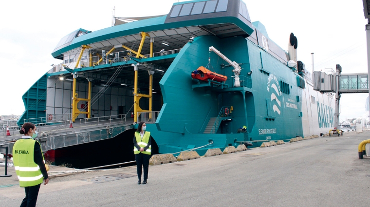 El fast ferry &ldquo;Eleanor Roosevelt&rdquo; de Bale&agrave;ria zarp&oacute; ayer pasadas las nueve de la ma&ntilde;ana de Barcelona, rumbo al puerto de Ciutadella, en Menorca. Foto: Leila Escrihuela.