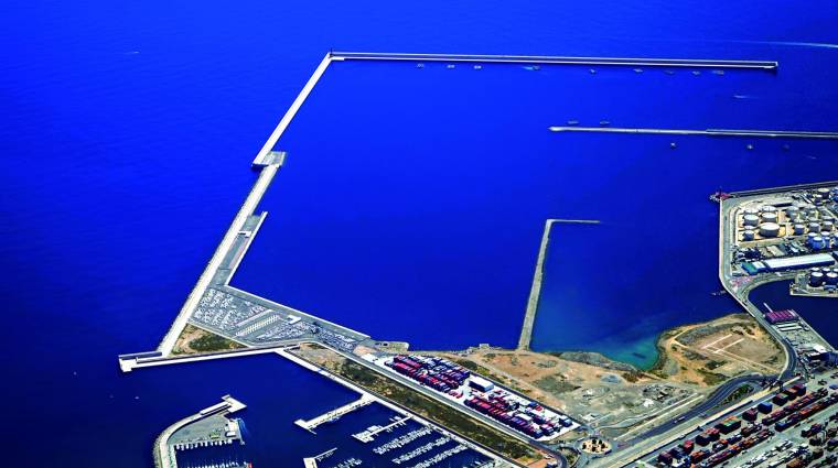 En breve se sacará a licitación las obras para construir el nuevo muelle de contenedores del Puerto de Valencia.
