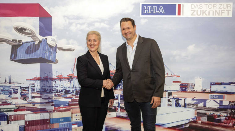 Angela Titzrath, presidenta de la terminal HHLA, y Dirk Ahlborn, CEO y cofundador de Hyperloop Transport Technologies.