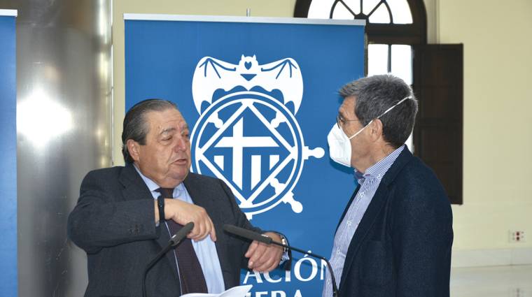 Vicente Boluda, presidente de la Asociaci&oacute;n Naviera Valenciana; yAurelio Mart&iacute;nez, presidente de la Autoridad Portuaria de Valencia. Foto: Ra&uacute;l T&aacute;rrega.