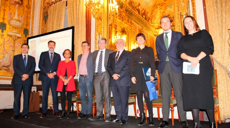 Desde la izquierda: Manuel García, jefe de inteligencia de Negocio de la APV; Ignacio Ballester, Deputy Country Manager de MSC España; Nuria Lacaci, secretaria general de ACE; Víctor Giner, jefe de Transformación Digital de la APV; Aurelio Martínez, presidente de la APV; Francesc Sánchez, director de la APV; Mª José González, Country Manager de Raminatrans; Pedro Catalán, director gerente de CSP Logitren; y Cristina Rodríguez, jefa de Comercial y Clientes de la APV.