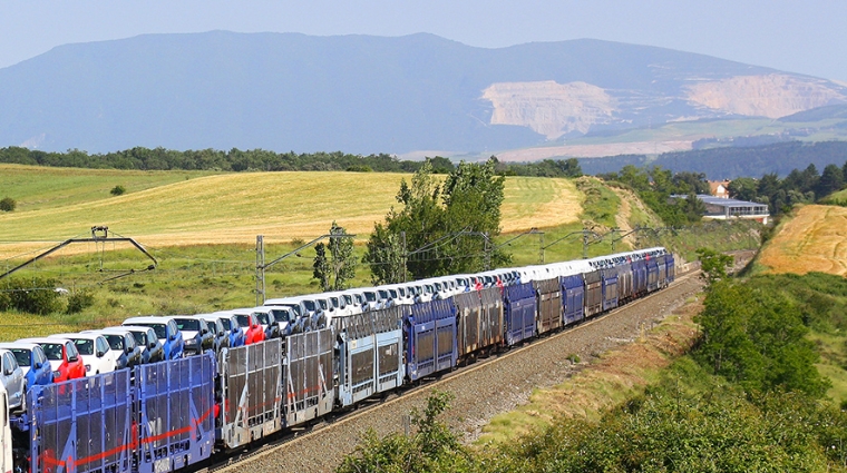 Transfesa Logistics ayuda a Volkswagen Navarra a reducir su huella de carbono en 4.812 toneladas de CO2 con su apuesta por el ferrocarril.