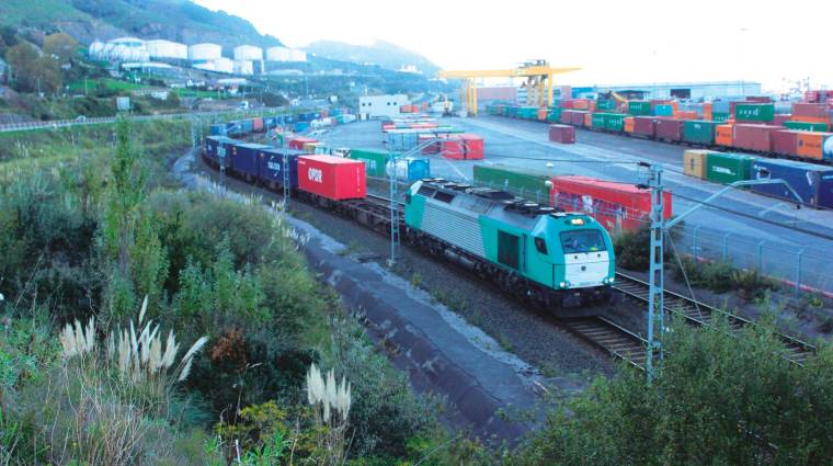 El 29% de los contenedores que entran o salen del Puerto de Bilbao lo hacen actualmente por ferrocarril.