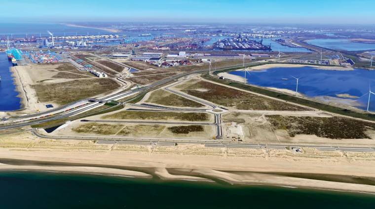 Rotterdam, con casi 14 millones de toneladas de CO2 es el puerto más contaminante de Europa, según un estudio de T&amp;E.