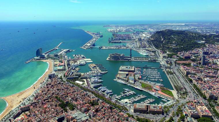 Los datos de tráficos en el puerto de Barcelona en los primeros meses del 2023 marcan un crecimiento de los vehículos nuevos y de los graneles sólidos, y una bajada de los graneles líquidos.
