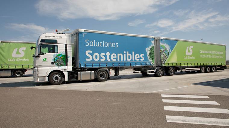 Luís Simões apoya el transporte sostenible e incorpora nuevos megacamiones.