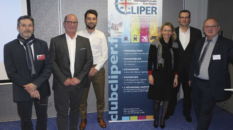 La presidenta de Novatrans y del Grupo Charles Andr&eacute;, Delphine Andr&eacute;, junto a otros miembros de la compa&ntilde;&iacute;a francesa y el presidente del Cliper, Stephane Hubert (primero por la derecha), el pasado jueves en Baiona. Foto J.P.