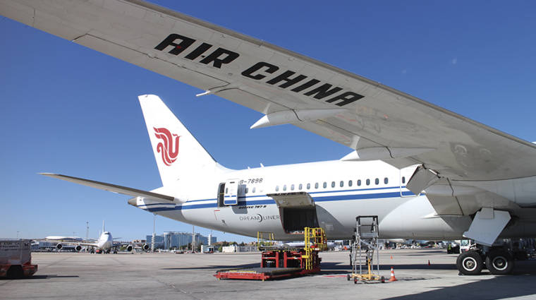 Desde Madrid, Air China opera con aviones B-787/900, con una capacidad en torno a 20 toneladas. Foto Miguel Jim&eacute;nez.