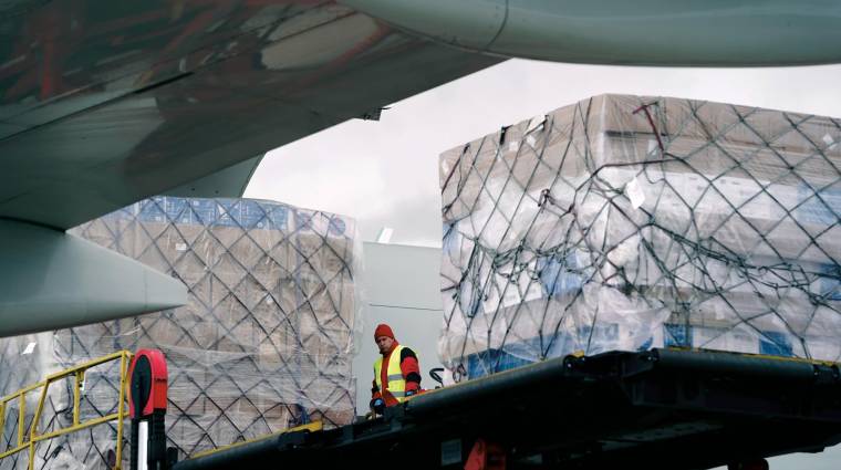 El aeropuerto que registró mayor volumen de carga en agosto fue el de Madrid-Barajas con 43,51 millones de kilos.