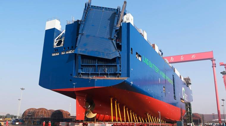 El tercer PCTC híbrido de batería de combustible dual de nueva construcción de UECC se lanzará al agua en el astillero de Jiangnan en China.