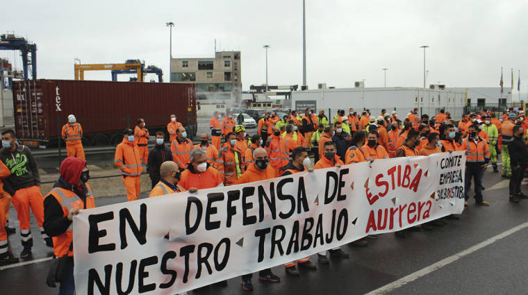 El preacuerdo alcanzado en Madrid sienta las bases para un acuerdo que aporte estabilidad en el Puerto de Bilbao. Foto J.P.