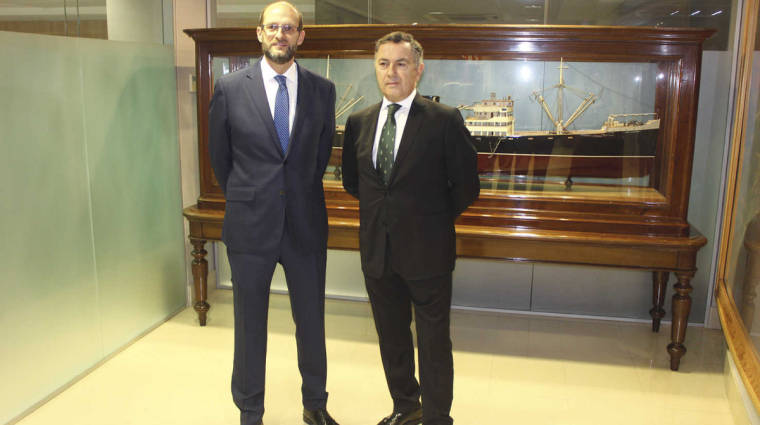 Pedro Garc&iacute;a Navarro, secretario general de ANESCO (izq.) y Jos&eacute; &Aacute;ngel Corres, presidente de la C&aacute;mara de Bilbao. Foto J.P.