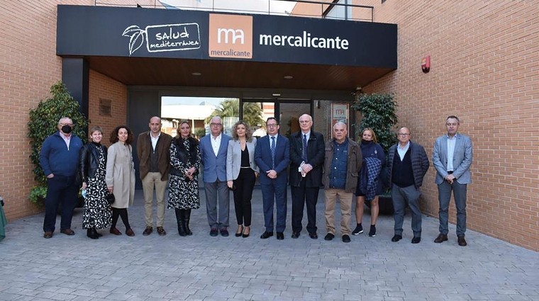 Asistentes a la presentación del nuevo servicio celebrada esta mañana en las instalaciones de Mercalicante.