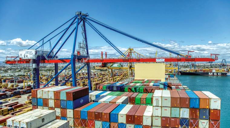 La lectura de los datos estadísticos define a Valenciaport como un puerto perfecto en cuanto a su definición como mix de import/export y transbordo.