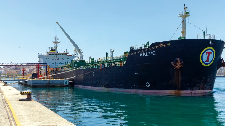 El buque &quot;Baltic&quot; descarg&oacute; m&aacute;s de 33.000 toneladas de fueloil bajo en azufre en el puerto de Ceuta.