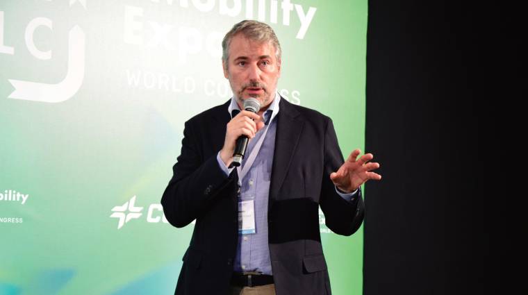 Raúl Cascajo, jefe de Proyectos Ambientales de la Autoridad Portuaria de Valencia, durante su intervención ayer en el eMobility Expo World Congress. Foto R. T.
