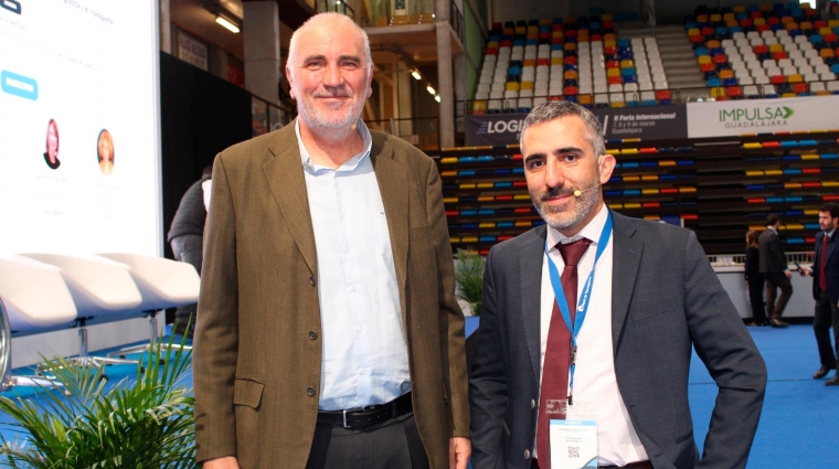 Desde la izquierda: Antonio Aguilar, subdirector de Promoción del Transporte de Mercancías de Adif, y Pau Morales, Commercial Coordinator del Port de Tarragona, esta mañana tras su ponencia. Foto B.C.