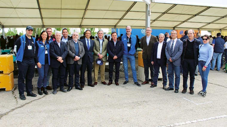 Autoridades, representantes sectoriales y miembros del Comité Organizador que asistieron al evento.