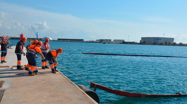 El sector del amarre del Puerto de Sagunto evita de momento la huelga con un preacuerdo. Foto: Raúl Tárrega.