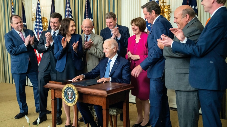 El presidente de Estados Unidos, Joe Biden, firmó el pasado 16 de junio en el Congreso la Ley de Reforma del Transporte Marítimo 2022 (Ocean Shipping Reform Act 2022).