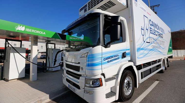 Iberdrola y Disfrimur inician las pruebas con dos eléctricos Scania en el Corredor Mediterráneo