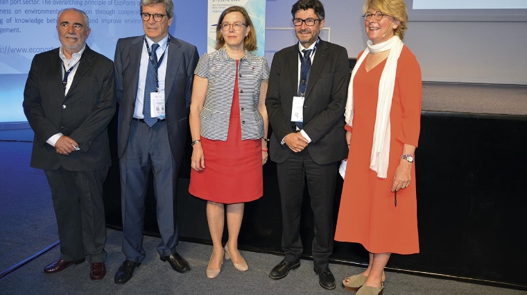 Francesc Sánchez, director general de la Autoridad Portuaria de Valencia; Aurelio Martínez, presidente de Valenciaport; Annaleena Mäkilä, presidenta de la ESPO; Álvaro Rodríguez Dapena, presidente de Puertos del Estado; e Isabelle Ryckbost, secretaria general de la ESPO. Foto: Raúl Tárrega.