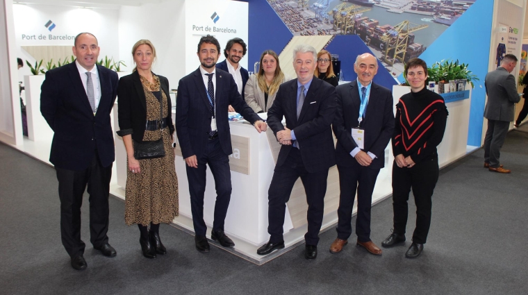 Carles Mayol, Head of Container Division de la APB; Carla Salvadó, subdirectora general de Comercial y Marketing de la APB; Damià Calvet, presidente de la Autoridad Portuaria de Barcelona (APB), y Manel Galan, jefe de Relaciones Institucionales de la APB, entre otros representantes. Foto J.P.