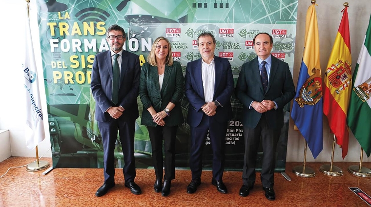 De izquierda a derecha: Álvaro Rodríguez Dapena, presidente de Puertos del Estado; Marifrán Carazo, consejera de Fomento, Articulación del Territorio y Vivienda; Mariano Hoya, secretario general de UGT FICA; y Gerardo Landaluce, presidente de la APBA.