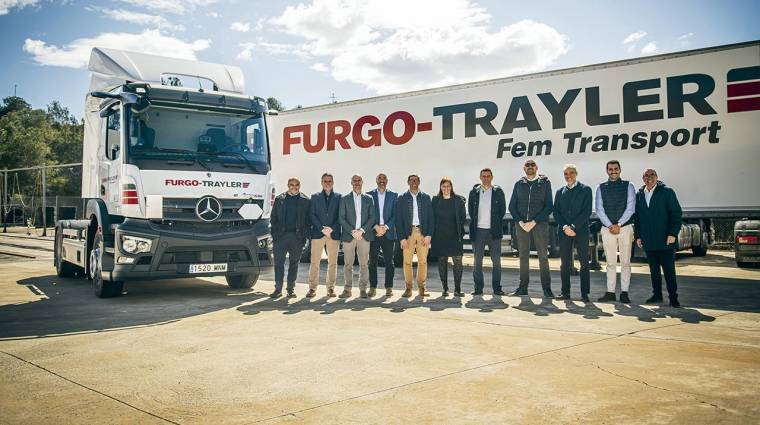 El acto de entrega de esta nueva tractora tuvo lugar en la delegación de Furgo-Trayler en Castellbisbal.