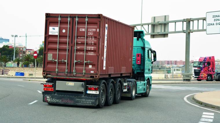 El software predice el número de camiones que van a pasar por sus muelles y a qué terminal accederán. Foto Raúl Tárrega.