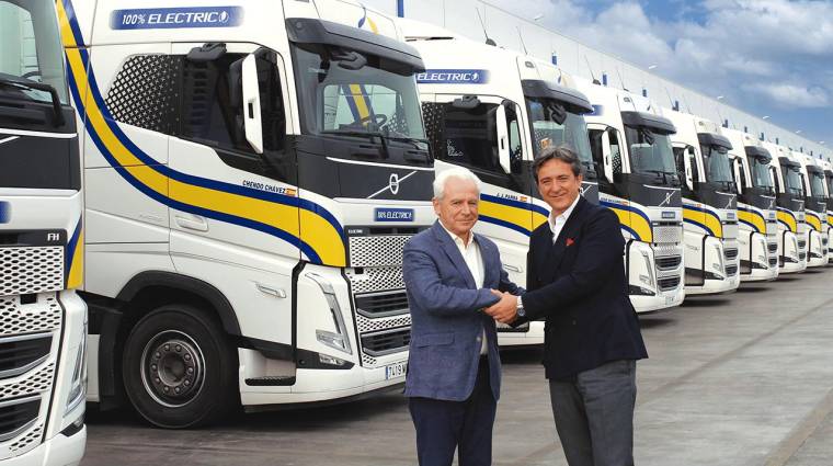 José Esteban Conesa, presidente de Grupo Primafrio junto a Giovanni Bruno, director general de Volvo Trucks España.