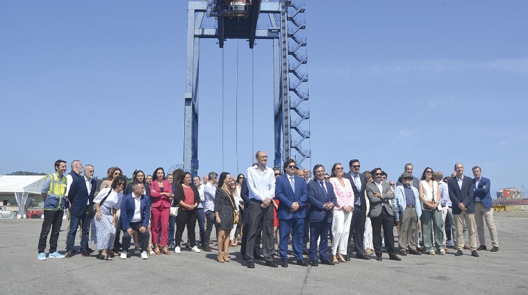 La grúa llegó a finales de enero procedente del puerto de Valencia.