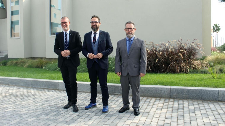 Josep Maria Cruset; Juli Fernàndez, conseller de Territori, y Saül Garreta, nuevo presidente de Port Tarragona. Foto L.E.