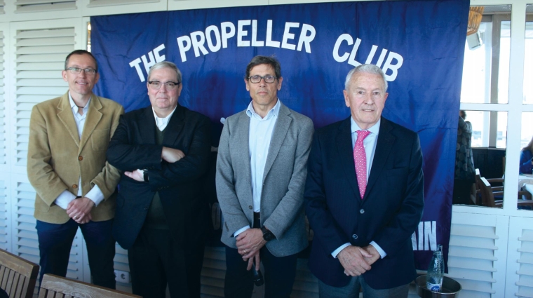 De izquierda a derecha: Santiago Gómez, de Solport; Jordi Trius, de Noatum; Gonzalo Sanchís, presidente del Propeller Barcelona; y Agustín Olega, de DHL Supply Chain. Foto: JCS