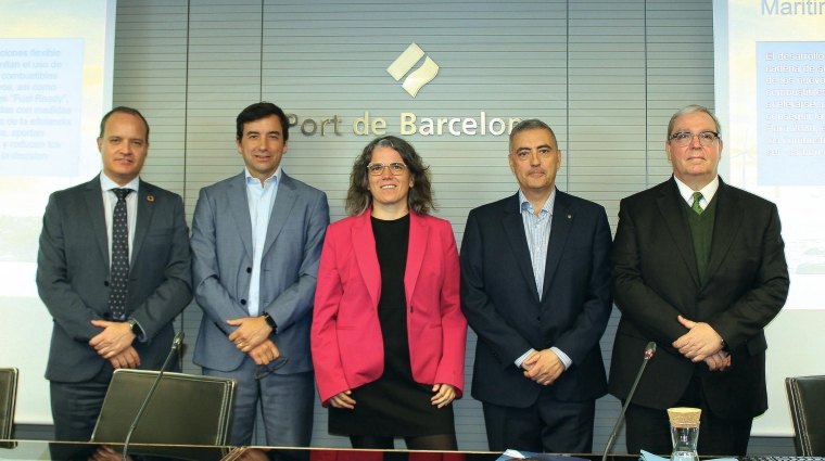 Javier Cervera, responsable de transición energética de Balearia; Miguel Pardo, director de relaciones institucionales de Grimaldi; Silvia Oltra HSSE Manager South West Europe and Maghreb de Maersk; Salva Richart, branch manager en MSC y Jordi Trius, presidente de la Asociació d’Agents Consignatais de Vaixells de Barcelona. Foto: J.P.