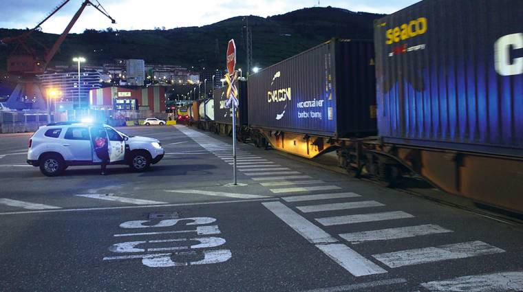 Por el Puerto de Bilbao entraron o salieron 4.243 trenes en 2022 y el 27% de los contenedores utilizan el tren. Foto J.P.