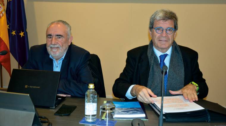Francesc Sánchez, director general de la APV; y Aurelio Martínez, presidente de Valenciaport, tras el Consejo de Administración del viernes. Foto: Raúl Tárrega.