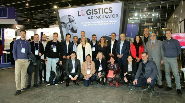 Integrantes de las 18 startups que forman parte del Logistics 4.0 Incubator junto a los responsables del CZFB. Foto J.P.