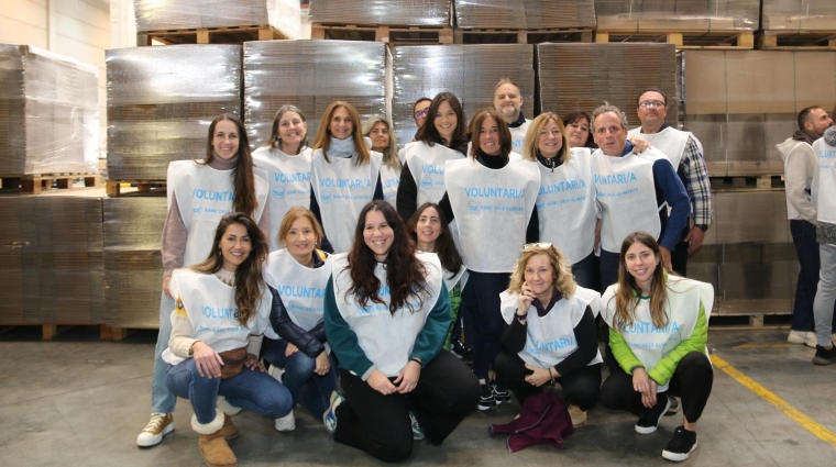 El voluntariado se ha llevado a cabo en las instalaciones del almacén de clasificación ubicado en la ZAL Prat.