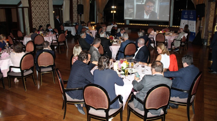 Damià Calvet intervino telemáticamente en la cena de clausura de la Misión. Foto A.Tejera.