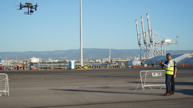 El mayor dron, el Mavic 300 RTK, viene equipado con cámaras de visión en alta definición e infrarroja, así como cámara térmica y la última tecnología en sistemas de control y mando del equipamiento.