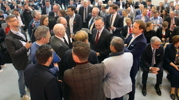 El ministro federal alemán de Transporte y Digitalización, Volker Wissing (centro), presidió el acto de inauguración de Transport Logistic ayer en Múnich. Foto J.P.