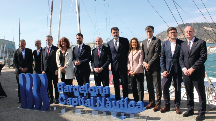 Roger Torrent, conseller de empresa y trabajo de la Generalitat; Carlos prieto, delegado del gobierno en Catalunya, Lluís Salvadó, presidente de Port de Barcelona y ignasi Armengol, director general de la Barcelona Capital Nàutica, acompañados de los integrantes de la Barcelona Capital Náutica. Foto J.P.