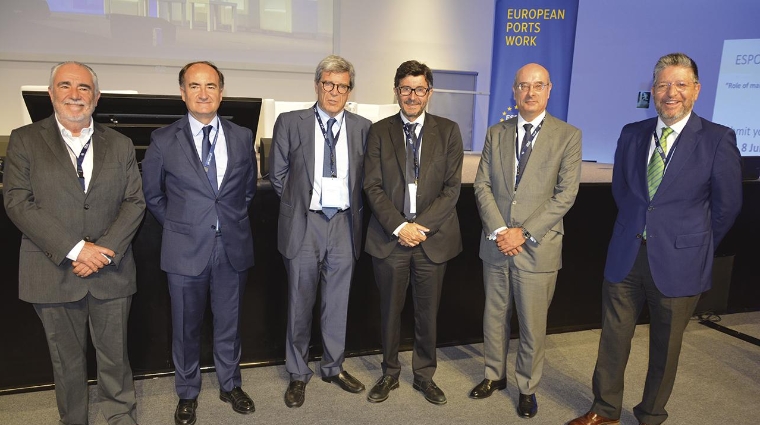 Francesc Sánchez (APV), Gerardo Landaluce (APBA), Aurelio Martínez (APV), Álvaro Rodríguez Dapena (OPPE), José Fernández (Comisión Europea), y José Luis Hormaechea (APBA). Foto: Raúl Tárrega.