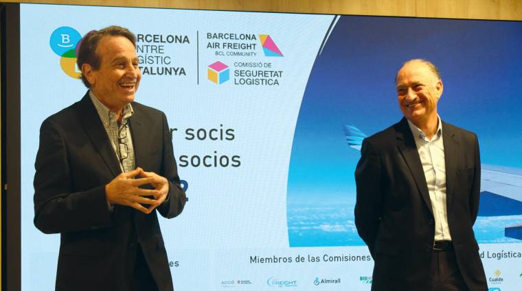 Santiago Bassols, director general de BCL, y Eduardo Cerezo, jefe de la División Inmobiliaria y Mercancías en el aeropuerto de Barcelona. Foto L. Escrihuela.